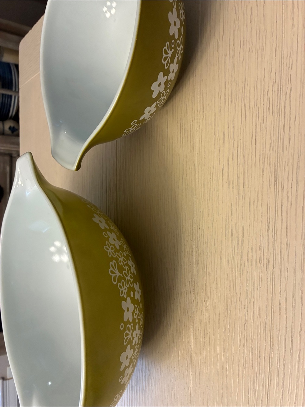 4-Piece Vintage Pyrex Cinderella bowls/Green and one Med Amish Butterprint - Picture 4 of 13